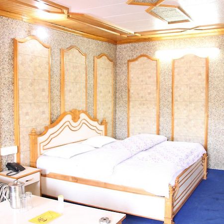 Hotel Vikrant Найнітал Екстер'єр фото